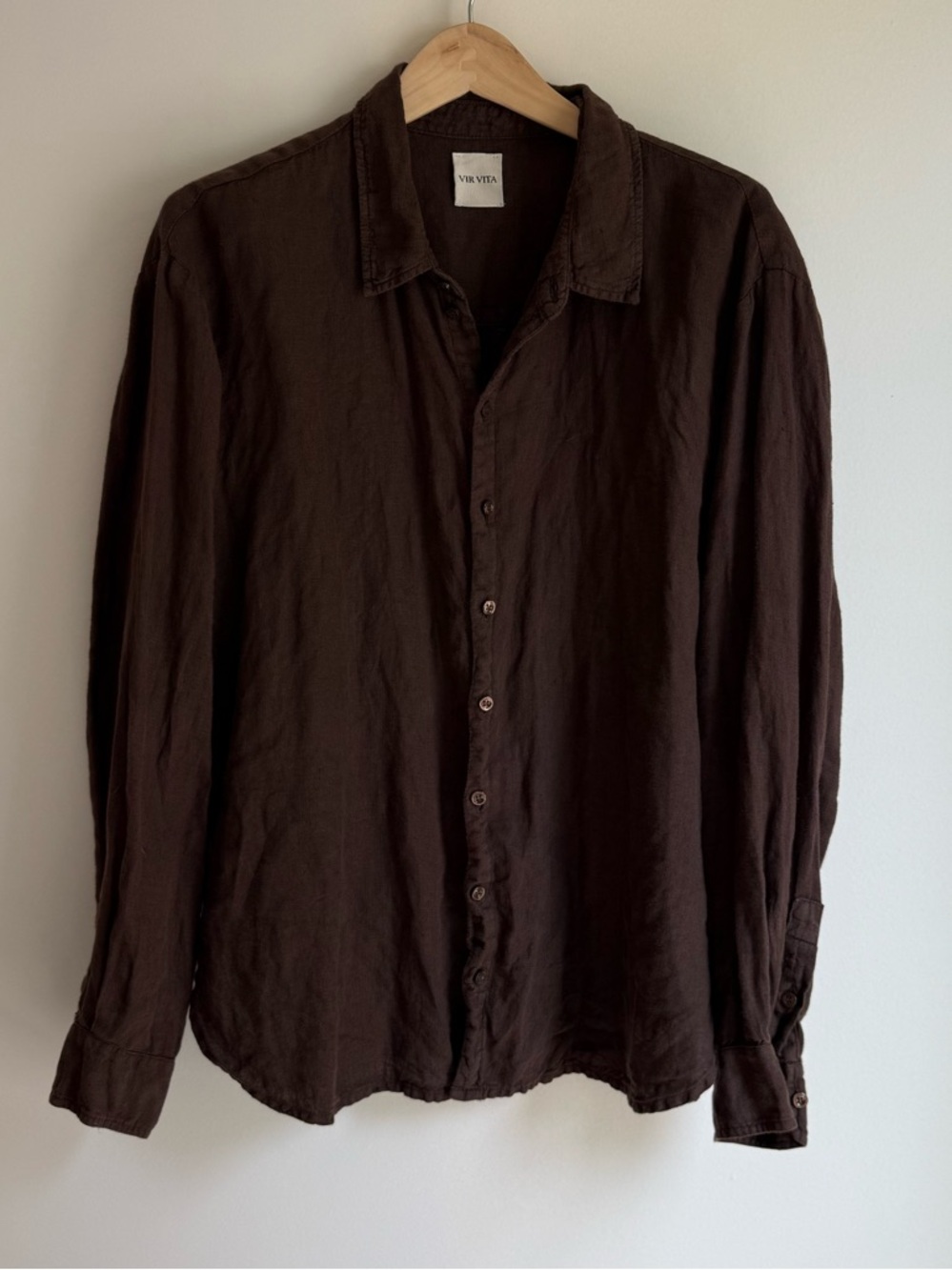VIR VITA Cecile Oversized Linen Shirt
Deep Brown Size XL